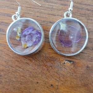 10 - Pendant argenté et fleurs séchées