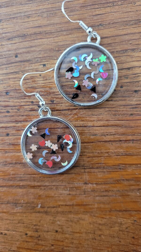 13 - Pendant d'oreilles argenté a paillettes
