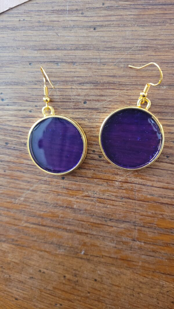 17 - Pendant d'oreilles violet