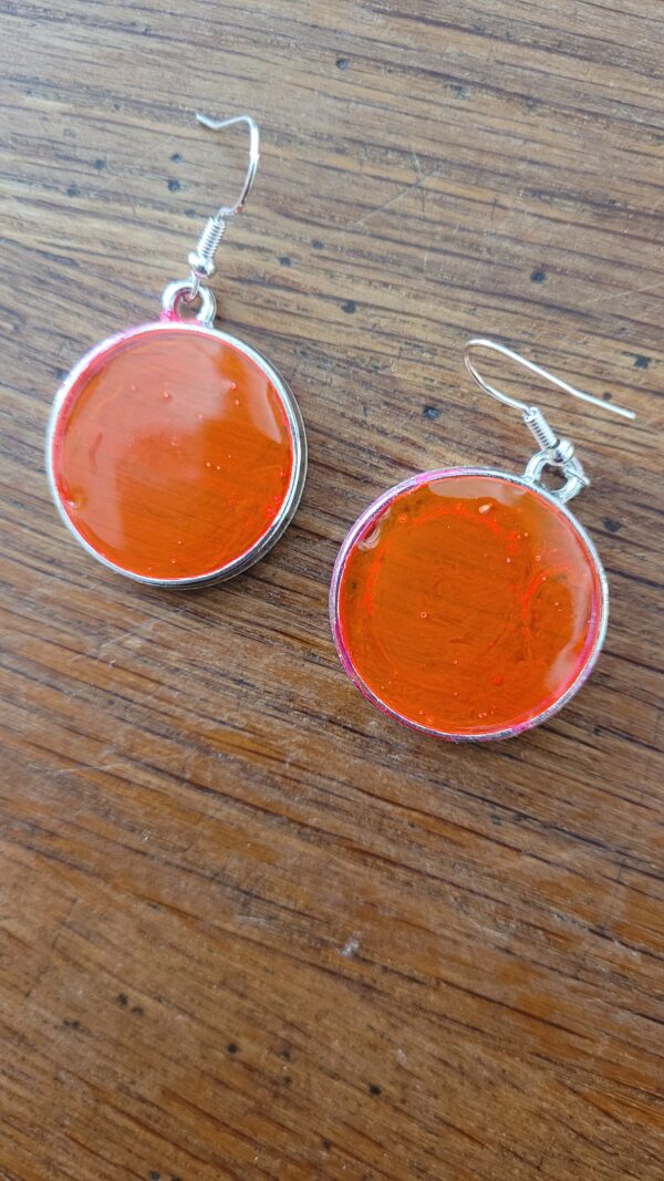 18 - Pendant d'oreille fluo rose orangé