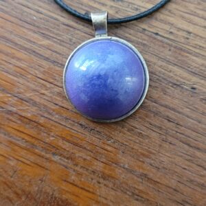 4 - Pendentif mauve 40 cm cordon noir