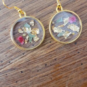9 - Pendant d'oreille or et fleurs séchées